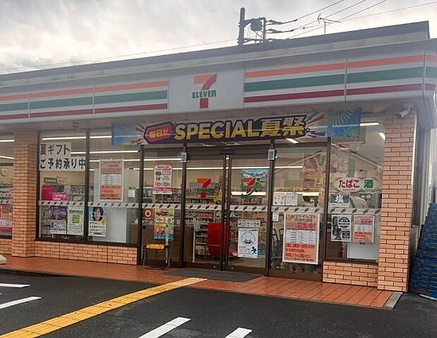 コンビニ 700m セブン-イレブン 八潮大瀬店