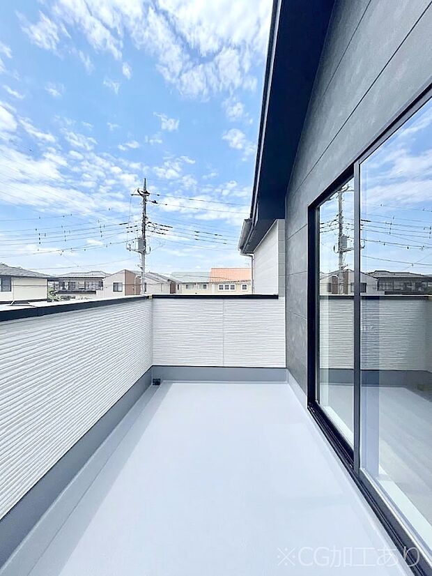 ゆったりバルコニーだから沢山お洗濯ものを干せます。