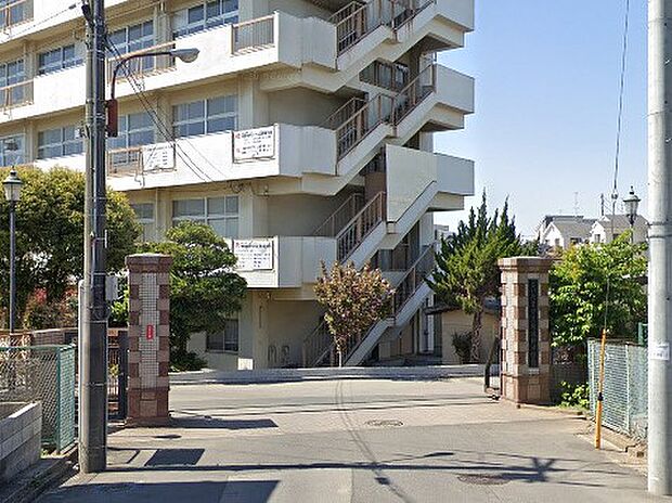 中学校 1300m さいたま市立東浦和中学校