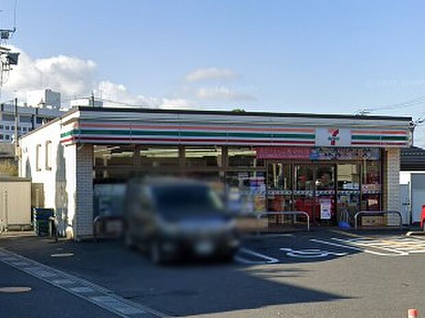 コンビニ 300m セブン-イレブン 川口新郷店