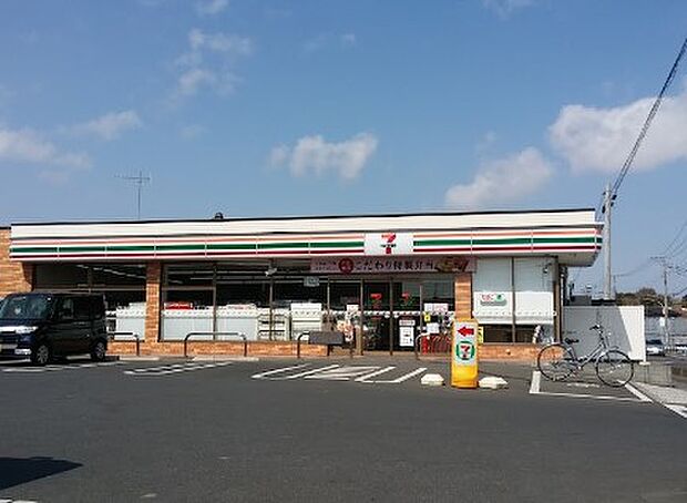 コンビニ 700m セブン-イレブン 春日部栄町2丁目店
