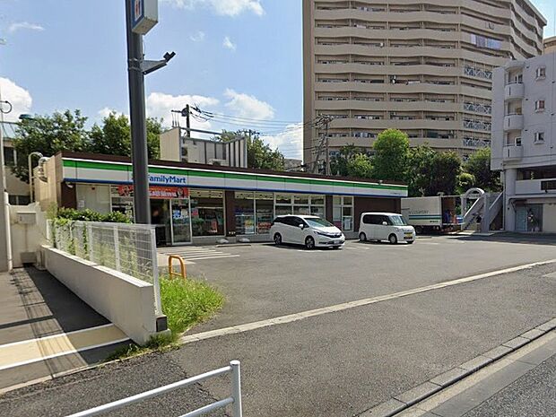 コンビニ 300m ファミリーマート さいたま根岸五丁目店