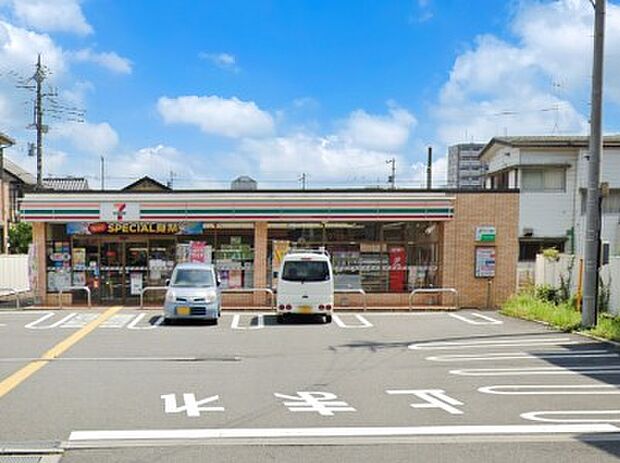 コンビニ 300m セブン-イレブン 草加新田店