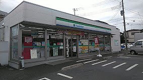 コンビニ 200m ファミリーマート 新座馬場二丁目店