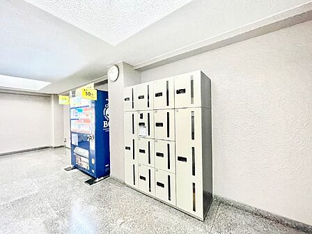 留守時のお荷物の受け取りもできる宅配ボックス付き!