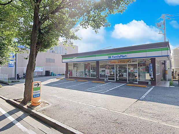 コンビニ 651m ファミリーマート八柱桜通り店