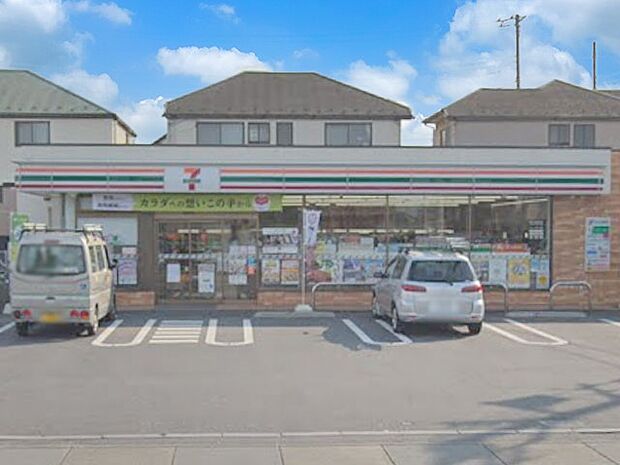 コンビニ 100m セブン-イレブン草加新栄町店
