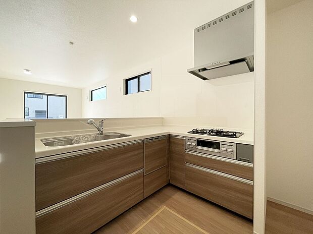 Ｌ型キッチンは動きやすく作業スペースを広く取れ機能的！
