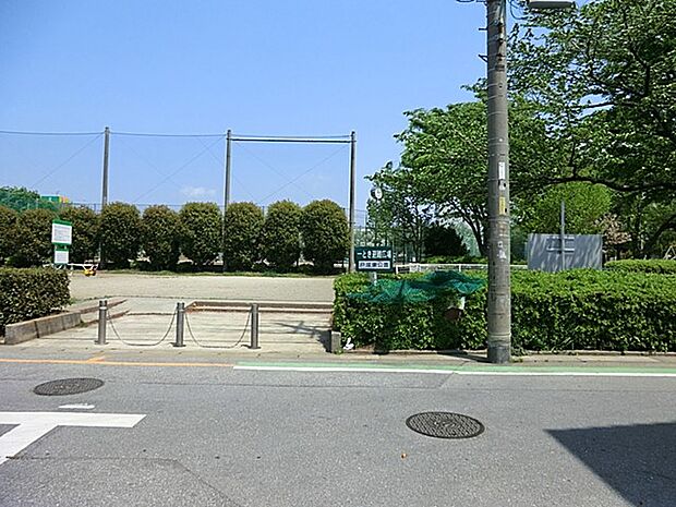 公園 880m 戸塚東公園