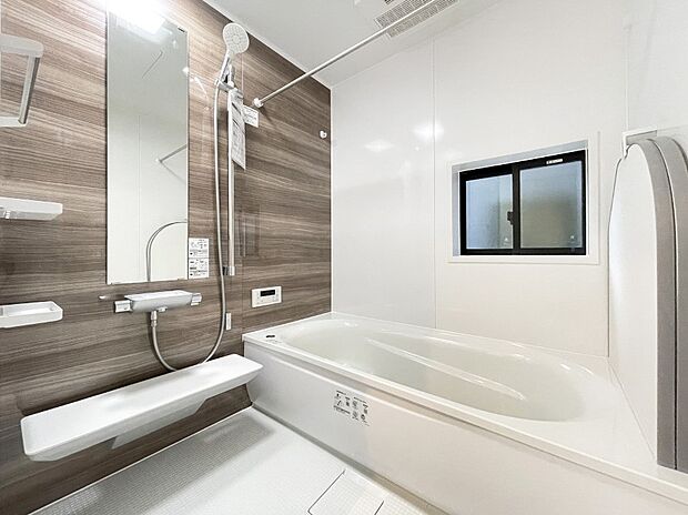 浴室乾燥機が標準装備で、湿気やカビを抑えて掃除の負担も軽減