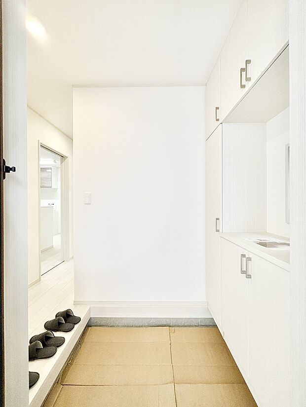 家族の帰宅やお客様をあたたかく迎える玄関  