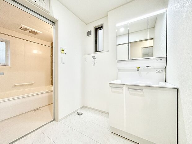 広々とゆとりのあるランドリースペース。    