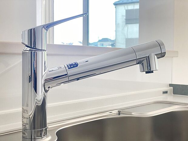 いつでも清潔なおいしいお水を。一つの水栓で水道水と浄水を使い分け。