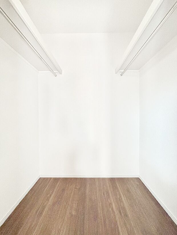 ウォークインクローゼット付きで生活空間を広く利用できます。