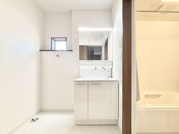 広々とゆとりのあるランドリースペース。   