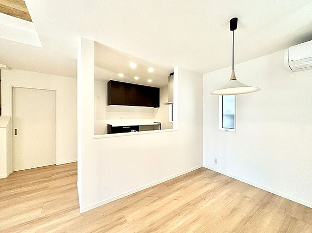 料理をしながらでもご家族との会話を楽しめる対面キッチン