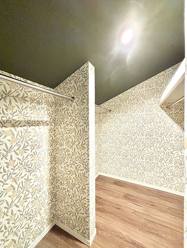 ウォークインクローゼット付きで生活空間を広く利用できます。