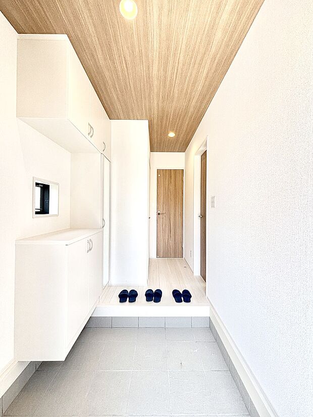 家族の帰宅やお客様をあたたかく迎える玄関