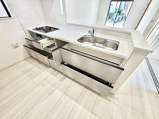 使いやすさを優先したスライド式収納タイプ!