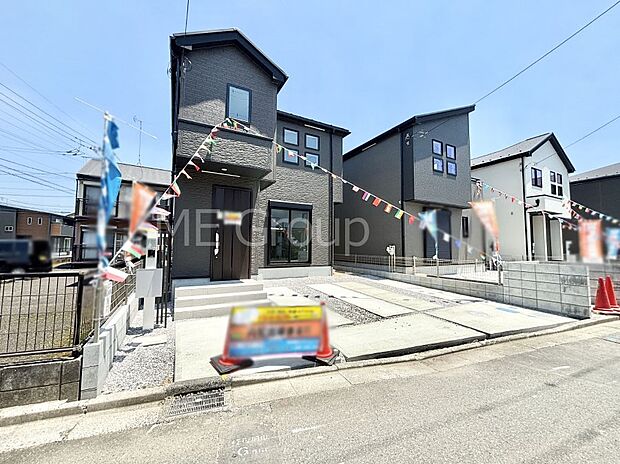 前面道路はきちんと整備されています  