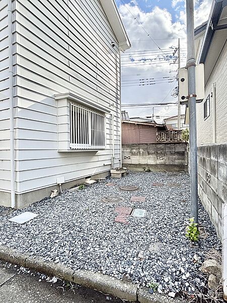 駐車2台可能！急なお客様の駐車に。また、ご家族の自転車スペースとしても大活躍。