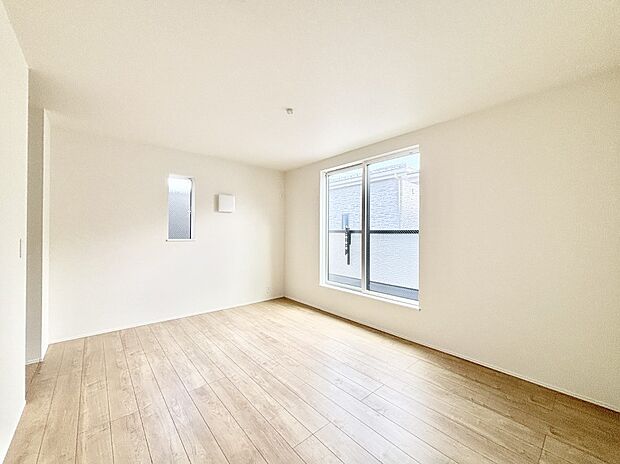 窓からのやさしい光が心地よいプライベートルーム  