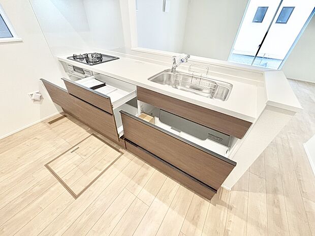 使いやすさを優先したスライド式収納タイプ！