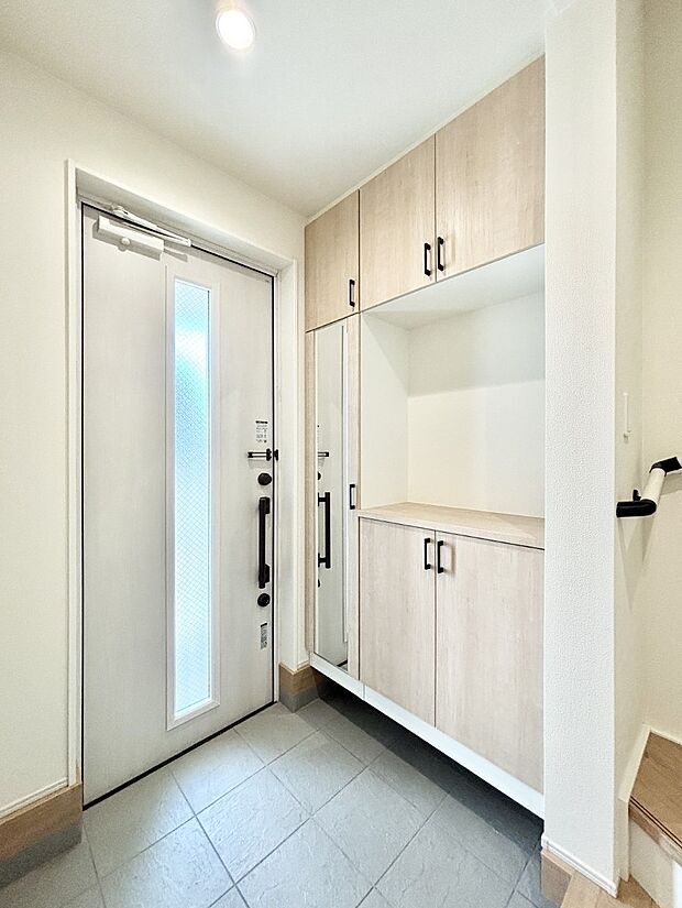 飾り棚を利用して、お越しいただくお客様をおもてなしできます。  