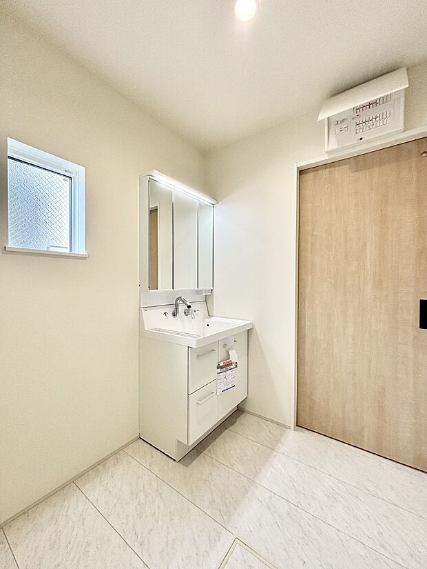 清潔感のある快適空間です。毎日の身支度も気持ち良くお使い頂けます。 