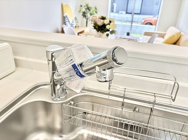 いつでも清潔なおいしいお水を。一つの水栓で水道水と浄水を使い分け。