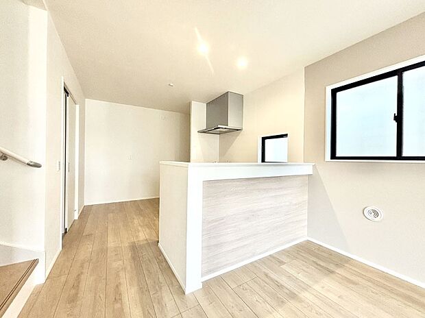 料理をしながらでもご家族との会話を楽しめる対面キッチン