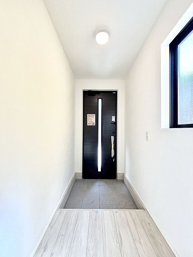 明るい玄関はお客様をお出迎えするのにぴったりです!