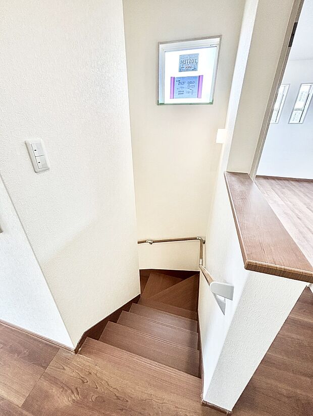 安全性を考慮し階段には手すりを設置しています