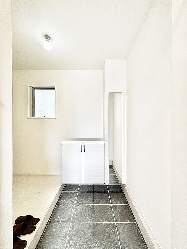 家族の帰宅やお客様をあたたかく迎える玄関  