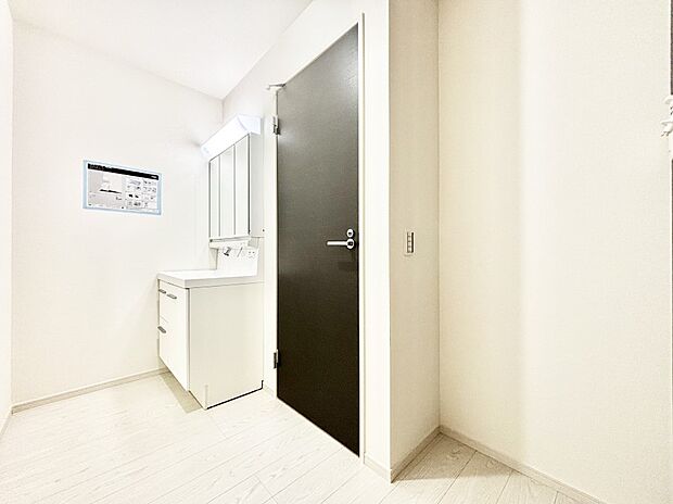 清潔感ある洗面化粧室で朝の身支度も快適