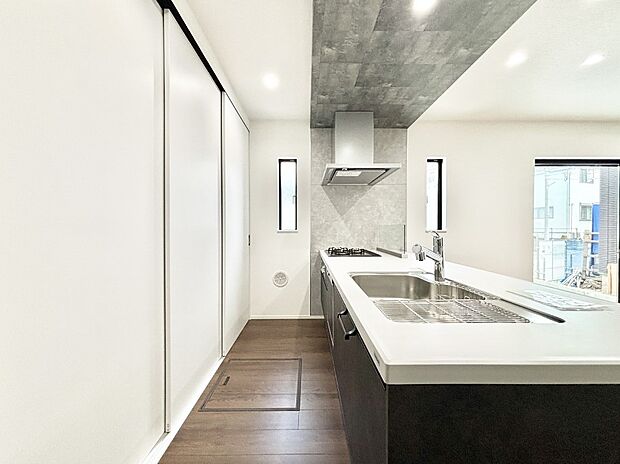 毎日使うキッチンだから、使いやすさ&お手入れのしやすさにこだわりました。