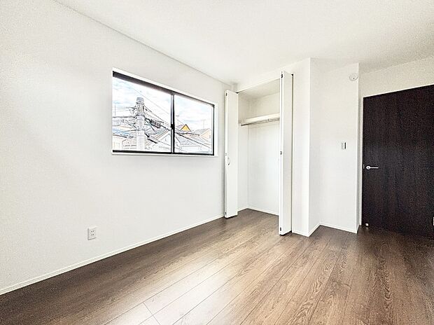 窓からのやさしい光が心地よいプライベートルーム