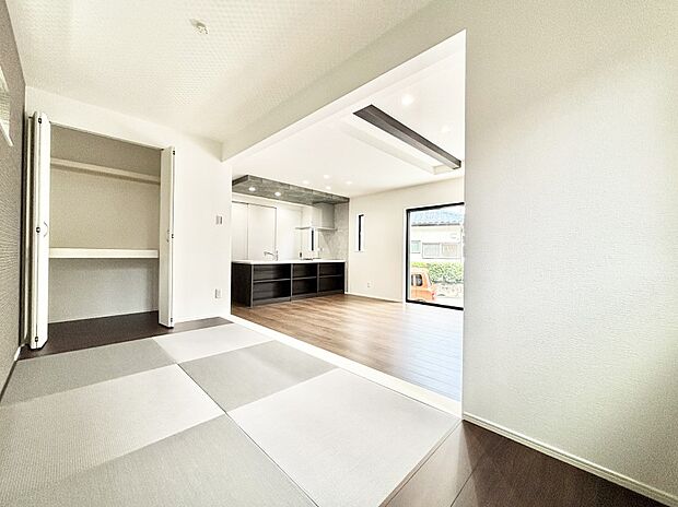 柔らかい畳の空間は、お子様の遊び場や来客時のおもてなしの場所として重宝します。