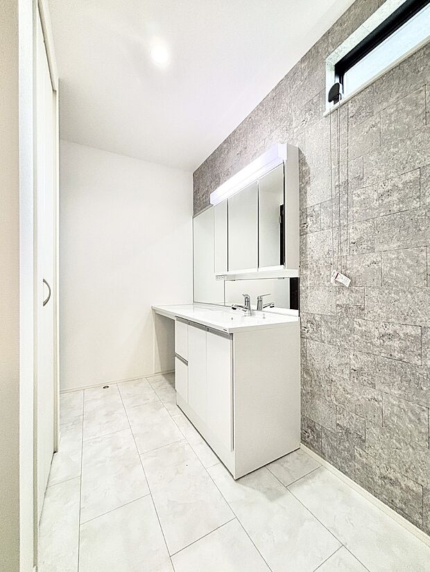 身支度もスムーズにおこなえる脱衣場。