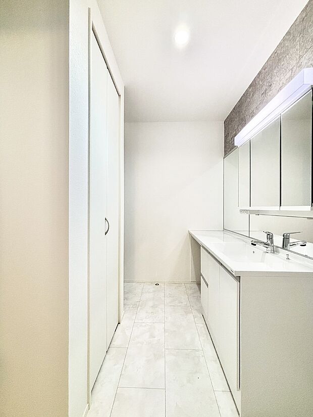 広々とゆとりのあるランドリースペース。