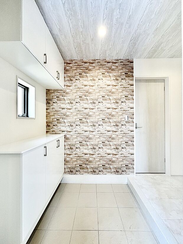 明るい玄関はお客様をお出迎えするのにぴったりです!