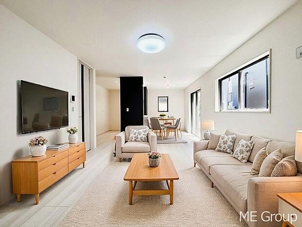 ご家族の賑やかな話し声で包まれる明るいリビング ※家具はCGです