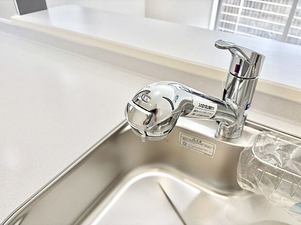 いつでも清潔なおいしいお水を。一つの水栓で水道水と浄水を使い分け。