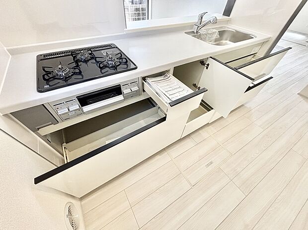 使いやすさを優先したスライド式収納タイプ!