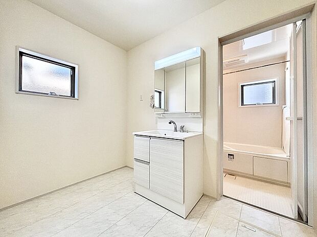 広々とゆとりのあるランドリースペース。