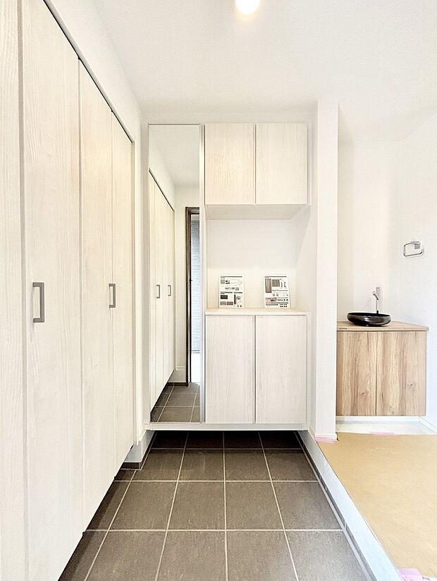 いつもきれいにしておきたい玄関ですね。  