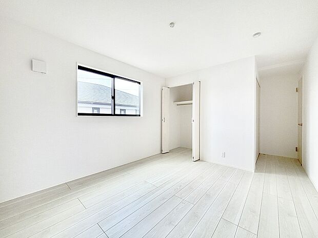 使いやすい形でベットや家具の置き方にも困ることもありません。   