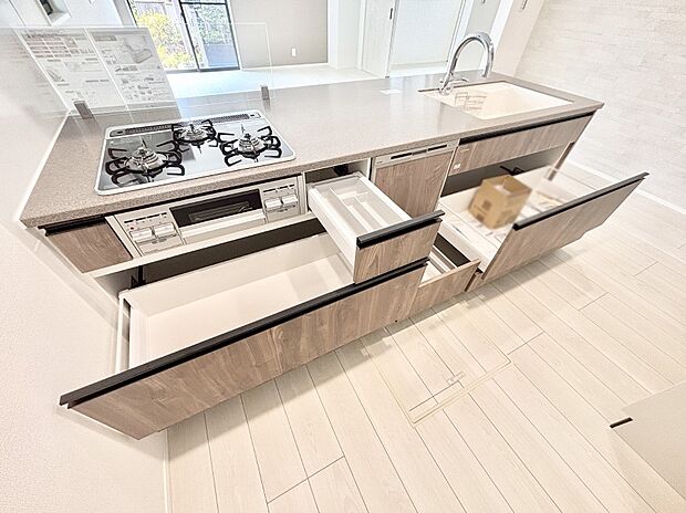 使いやすさを優先したスライド式収納タイプ！