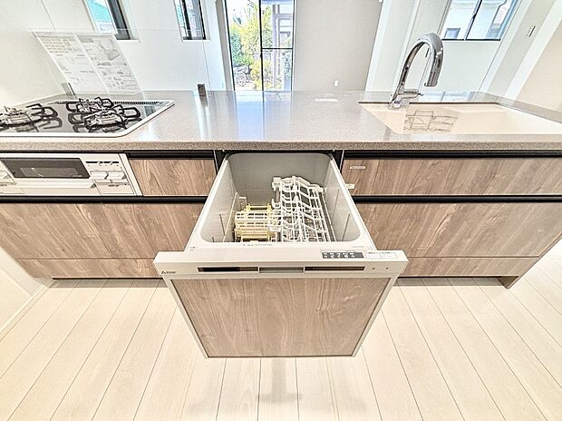 面倒なお片づけは食洗機にお任せ！家事の負担が減って、時間にも気持ちにもゆとりができます。