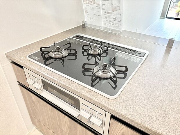 三口ガスコンロでお料理が一気にはかどりそう。